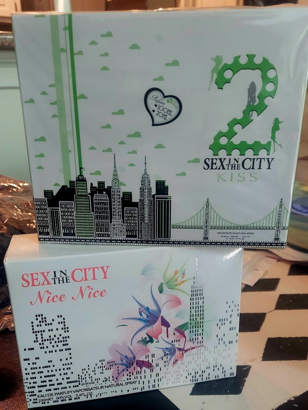 Sex in the City 2 KISS & Nice Nice  Gift Set - NIB